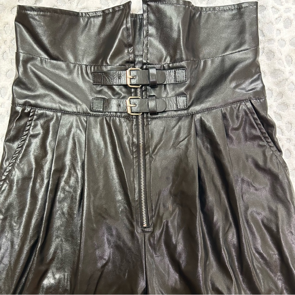 Women’s Black high waisted pleated Faux Leather retro 80’s Y2K pants Size 4